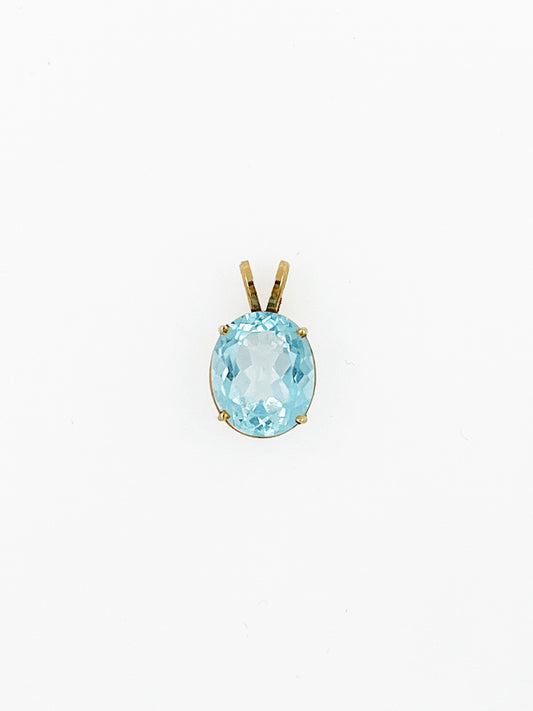 Natural Oval Cut Blue Topaz in 14k Yellow Gold