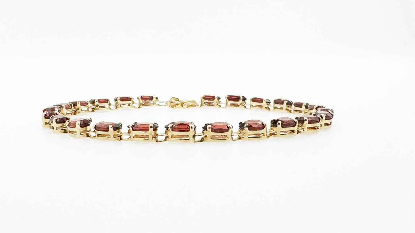 Pear Shaped Garnet Bracelet in 14k Yellow Gold