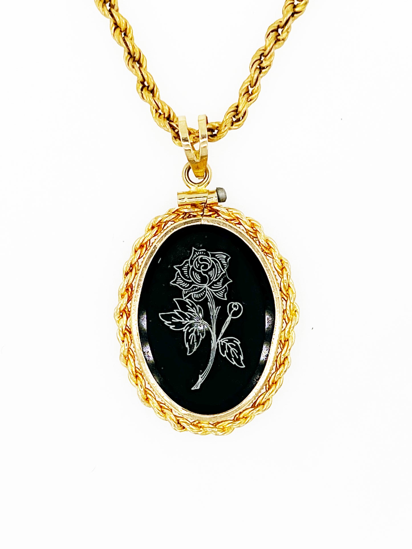 Rope Chain Wrapped Onyx Pendant in 14k Yellow Gold