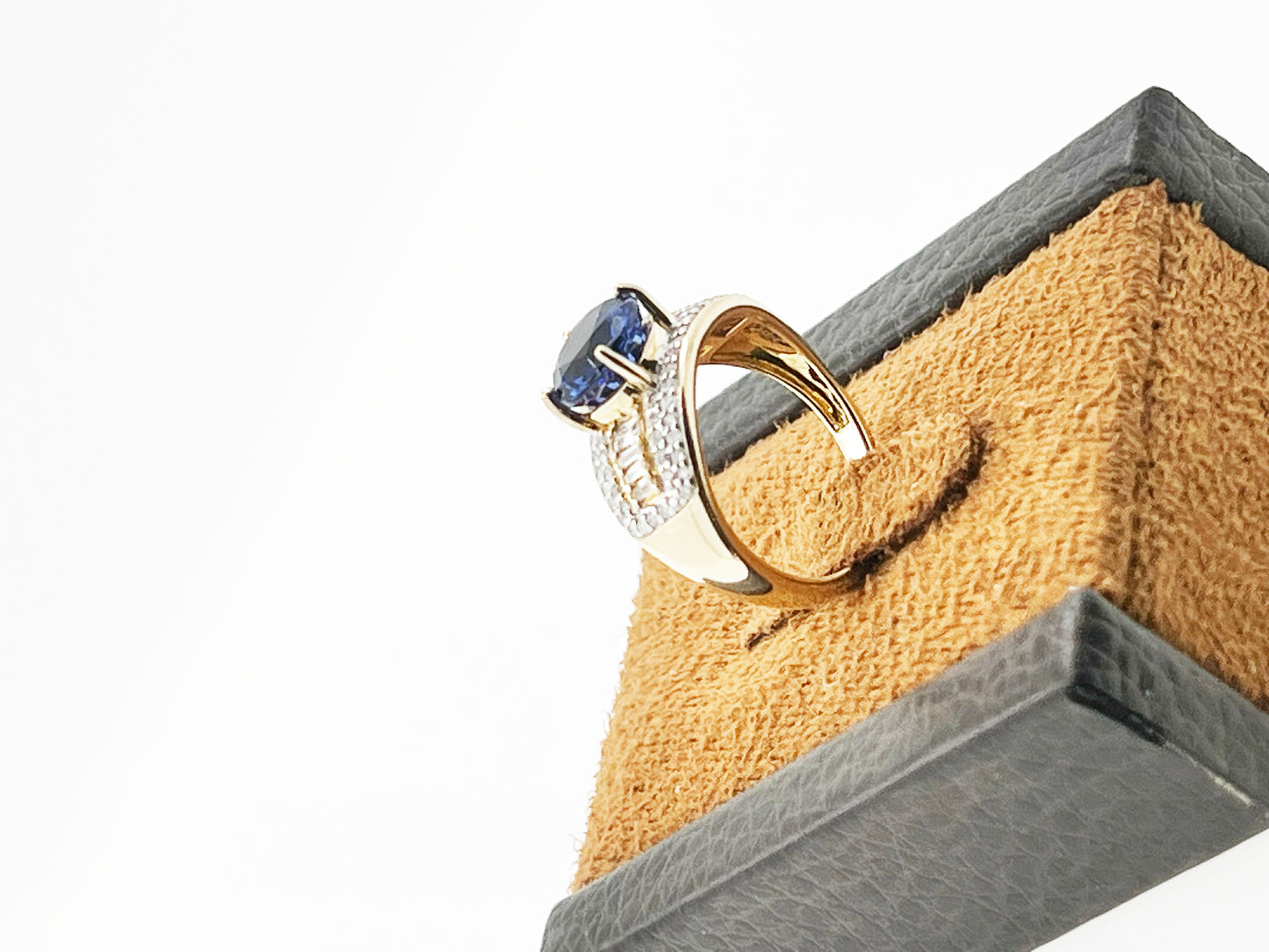 Tanzanite and Natural Diamond Ring in 14k Yellow Gold