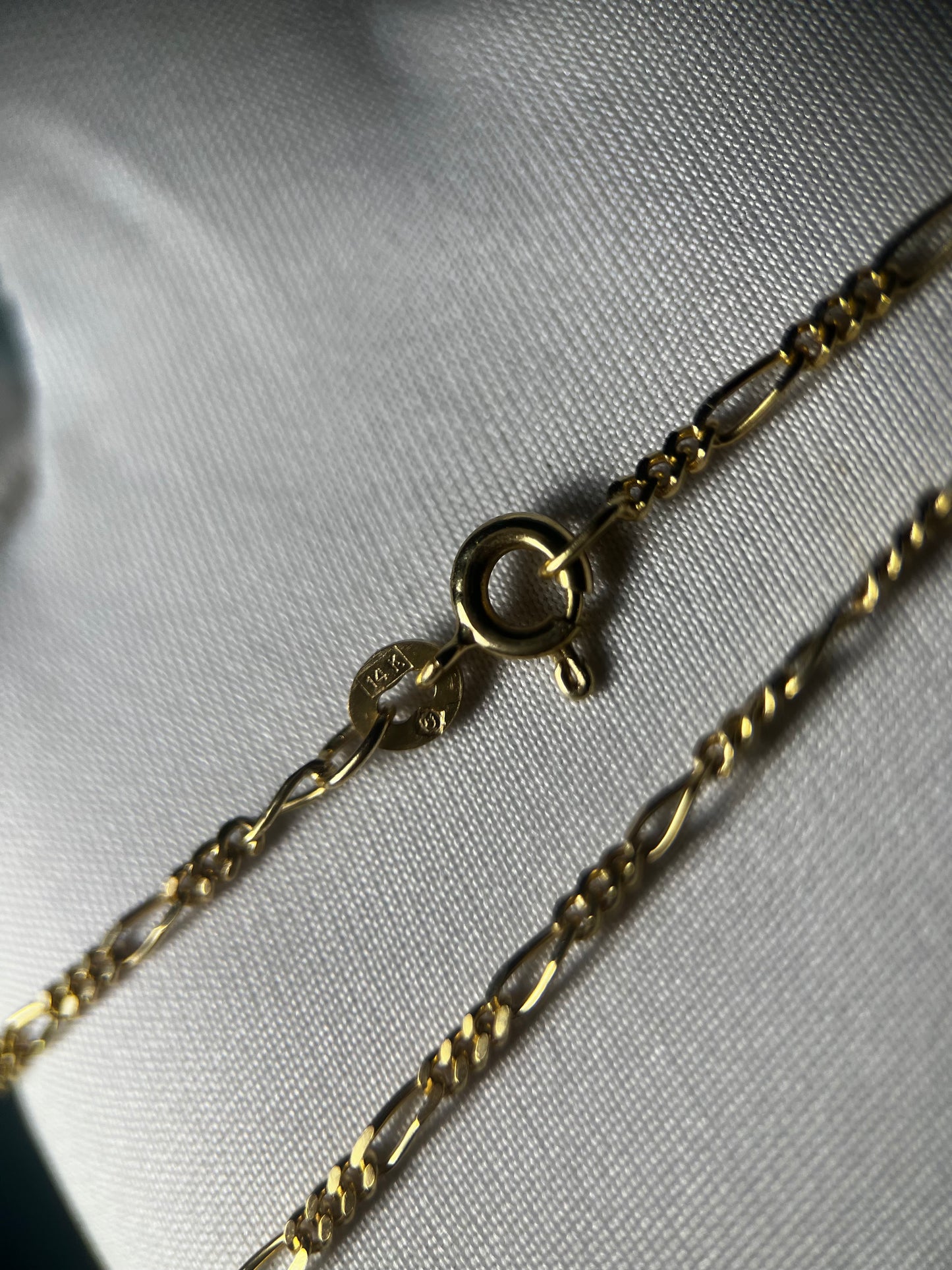 Figaro Link Chain in 14k Yellow Gold 20”