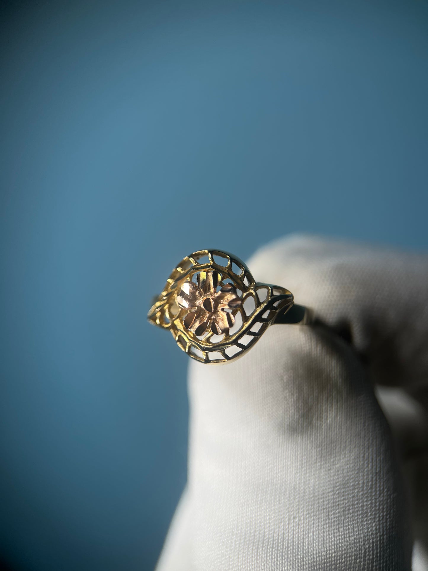 2-Tone Filagree Flower Eye Ring in 10k Gold