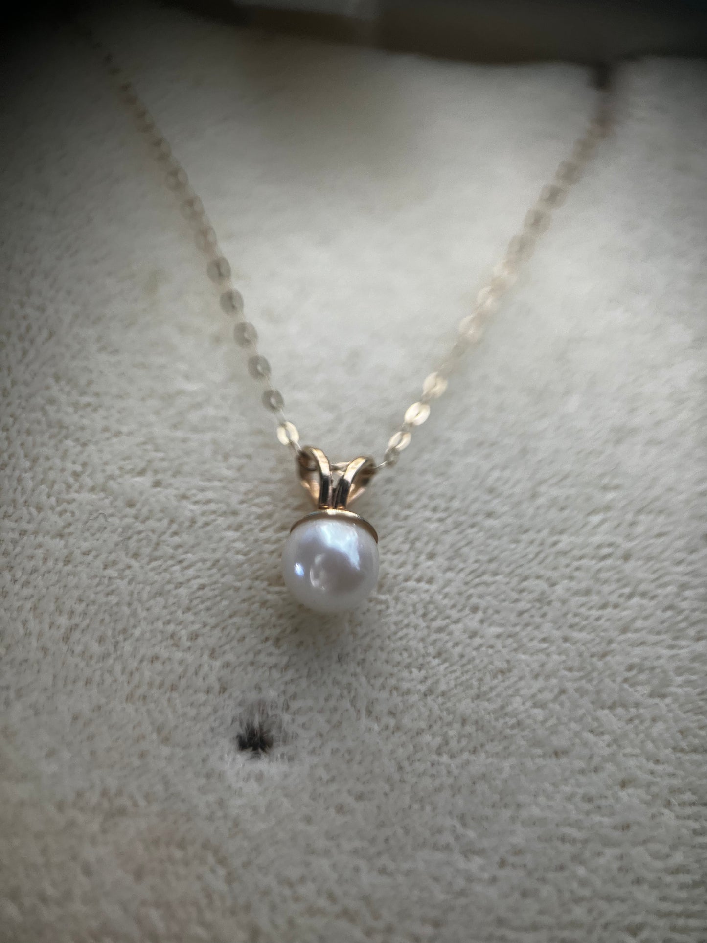 Singular Pearl Necklace & Pendant in 14k Yellow Gold 16”